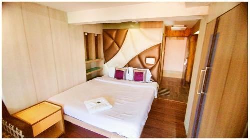 Charbagh Hotel | Kanchenjunga Himalayan View Darjeeling 'Hotel Broadway Annecy ' Near Mall Road with #Wi-Fi #Restaurant #Premium & Spacious Room #Prime Location - Best Seller Hotel in Darjeeling