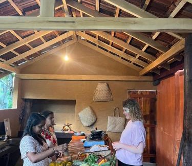 Kandy Resort | Kandyan Hut Cooking Classes