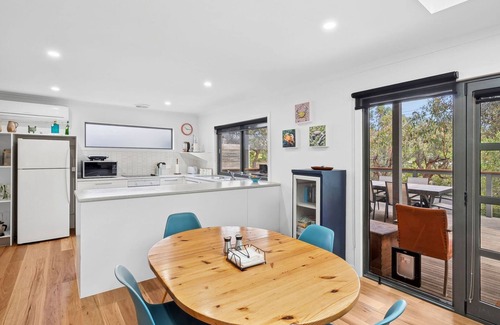 Anglesea House | Kanga Beach House, just moments from the beach and golf course