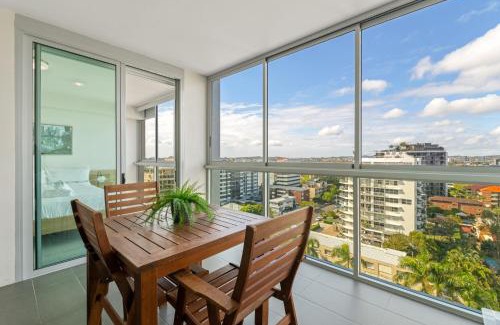 Kangaroo Point Apartment | Kangaroo Point 2-Bed Flat with Gym & Pool