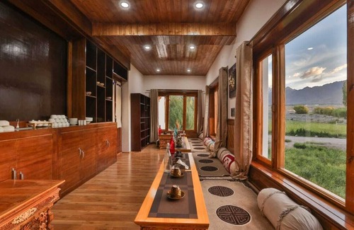 Leh Hotel | Kangseng House