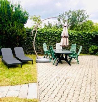Graal Mueritz House | KAPITÄNS HUS - traditionelles Reethaus strandnah, Sauna, großer Garten, PKW-Stellplätze