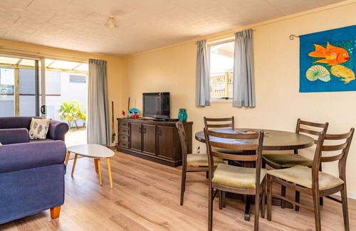 Mangawhai Heads House | Karibu - Large sunny home plus sleepout with views in great central location