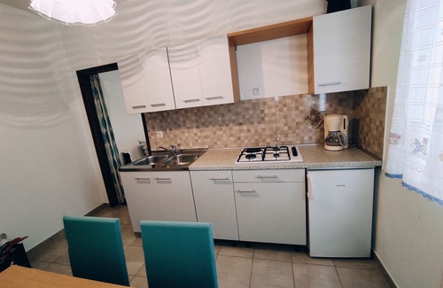 Mali Maj Apartment | Karmen Apartment, 500 m to the sea, 4 people, free WiFi, balcony, parking