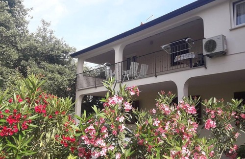 Mali Maj Apartment | Karmen Apartment, 500 m to the sea, 4 people, free WiFi, balcony, parking