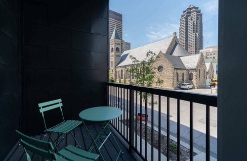 Downtown Des Moines Apartment | Kasa | Full Kitchen + Self Check-In | Des Moines
