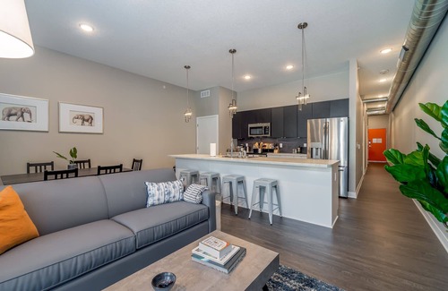 Downtown Des Moines Apartment | Kasa | Inviting 2BD + Walk to Dining | Des Moines