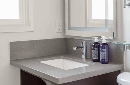 Ventura Apartment | Kasa Palo Alto | Charming Double Room, Classic California Vibes