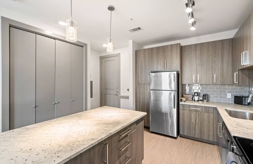 Central Arlington Apartment | Kasa | Sunny 2BD in Dallas + Pool | Arlington
