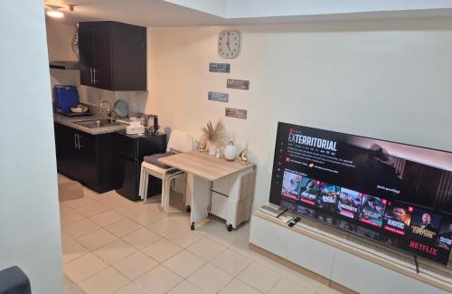 Ugong Apartment | Kasara Urban Resort Elly's Pad with balcony