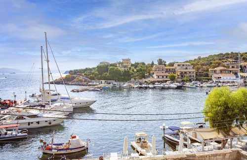 Kassiopi Apartment | Kassiopi Seafront Elegant Apartments