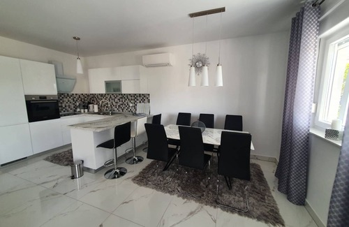 Kastel Novi Apartment | Kastel Novi Elegant and Stylish Apartment With Terrace and Patio