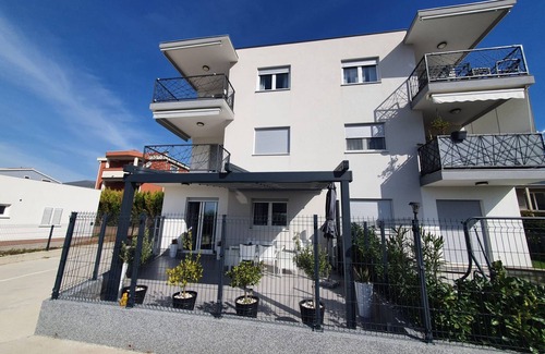 Kastel Novi Apartment | Kastel Novi Elegant and Stylish Apartment With Terrace and Patio