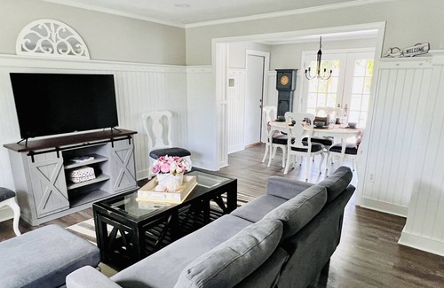Dartmouth Cottage | Kathy's Cottage (5 min. drive to Padanaram)