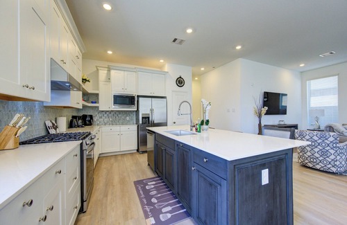 Katy House | Katy Family Oasis, 4BR Home w/Lagoon & Backyard!