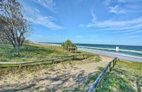 Buddina Apartment | Kawana Waters Ocean Front Unit-Surfside Resort Sunshine Coast