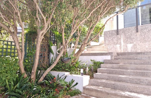 Gordons Bay Central Cottage | Kaya Moya, Sleeps 2, Modern and central with sea view