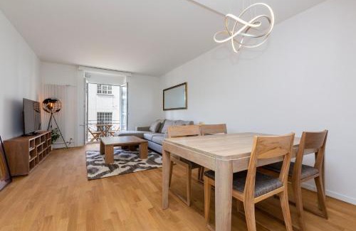 Werd Apartment | KAYA Zurich Apartment 2A - Downtown 2BR Apt with Balcony