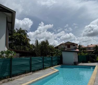 Cayenne Apartment | Kaz'Baduel piscine, terrasse et jacuzzi privatif, wifi et climatisation