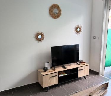 Cayenne Apartment | Kaz'Baduel piscine, terrasse et jacuzzi privatif, wifi et climatisation