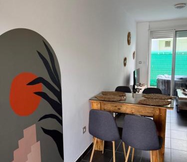 Cayenne Apartment | Kaz'Baduel piscine, terrasse et jacuzzi privatif, wifi et climatisation