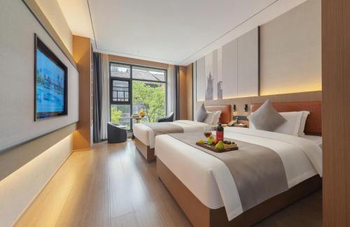 Wulingyuan Hotel | 柯梵酒店 - Approximately 3 kilometers from the East Gate of Zhangjiajie National Forest Park - Free one-way pick-up or drop-off service for over 3 nights - English speaking customer service