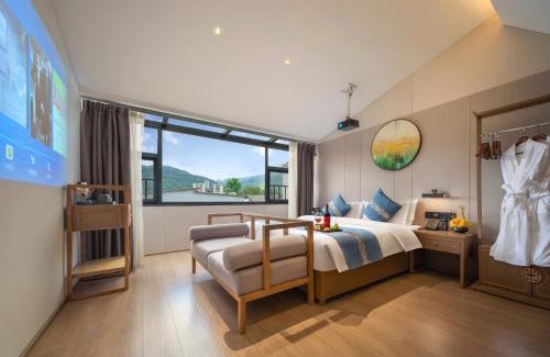 Wulingyuan Hotel | 柯梵酒店 - Approximately 3 kilometers from the East Gate of Zhangjiajie National Forest Park - Free one-way pick-up or drop-off service for over 3 nights - English speaking customer service