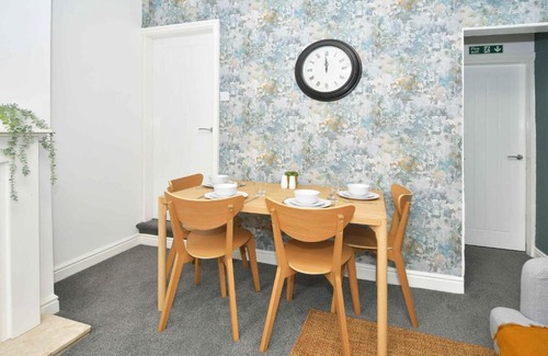 Stoke-on-Trent House | Keary House by YourStays, Stoke, with a touch of Scandinavia, 3 bedrooms, BOOK NOW!