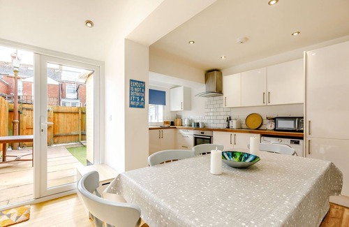 Exmouth Cottage | KEELING, family friendly, with a garden in Exmouth