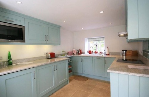 Kingham Cottage | KEEN COTTAGE, family friendly, character holiday cottage in Kingham