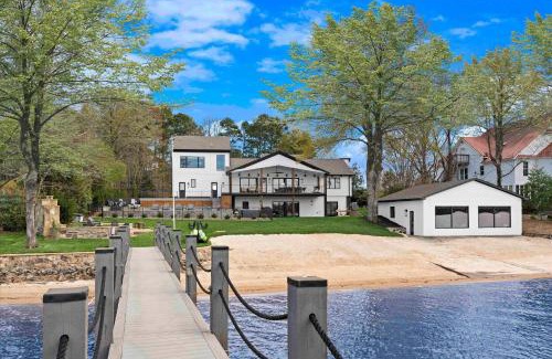 Mooresville House | Keenan Beach w/Beach, Heated Pool & Game Room