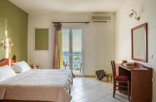 Mousata Apartment | Kefalonia, Lourdata studios (Eagle's Nest) with stunning sea view, swimming pool