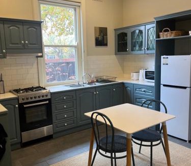 Albury House | Kelpie Cottage, Luxe 1930s Stay in the Heart
