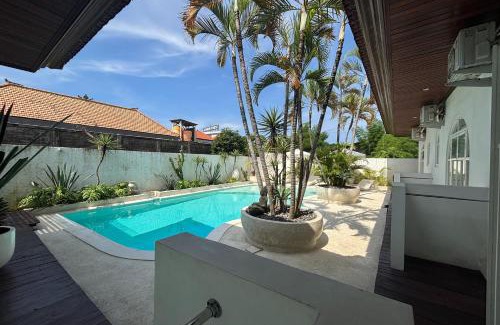 Batu Bolong Villa | Kemari Studio