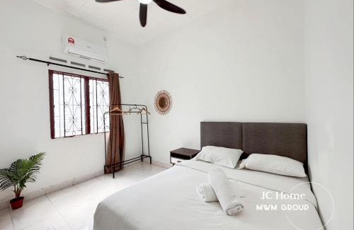 Johor Bahru House | Kempas Kampung style 12pax Family Suites