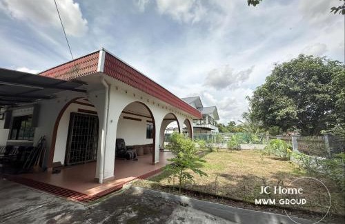 Johor Bahru House | Kempas Kampung style 12pax Family Suites