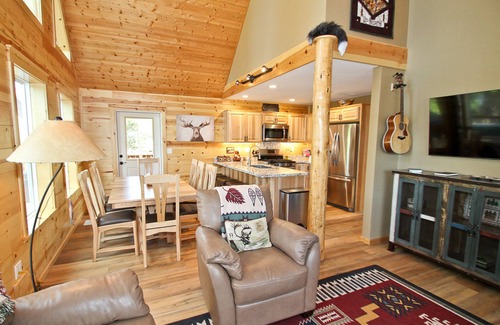 Soldotna Cabin | Kenai Riverfront Cabin, Private Fishing Platforms, Newly Remodeled