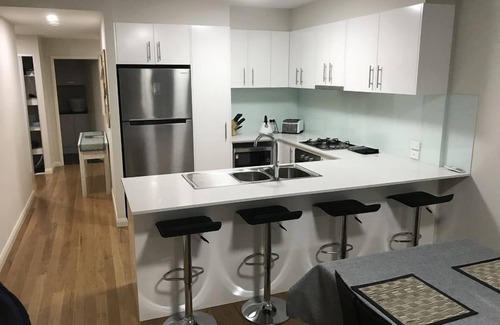 Kiama Apartment | Kendalls Beach, walk to beach, restaurants , shops, ocean walk tracks , train.
