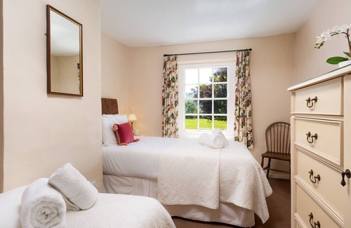 Lorton Cottage | KENT COTTAGE, family friendly, with open fire in Cockermouth