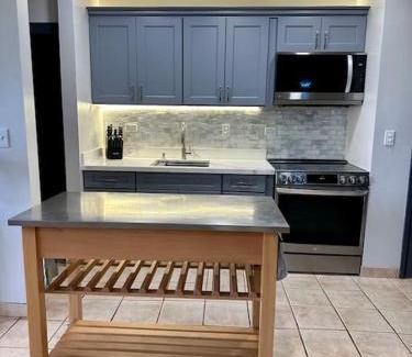 Maunaloa Apartment | Kepuhi Sunset Ocean View - Ground Floor Unit by Wrinkly Sheets, LLC
