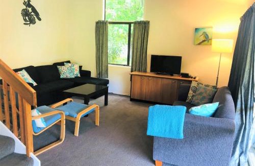Matakana House | Kereru Retreat - Matakana Holiday Home