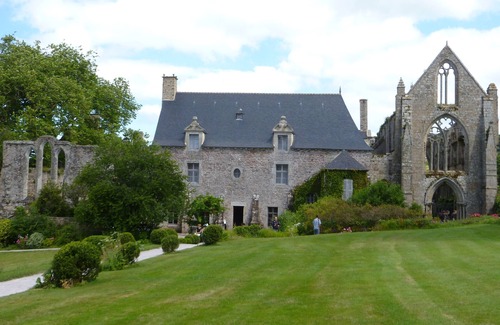 Ploezal Cottage | KEREVEN ARM lodging in Cotes D'Armor