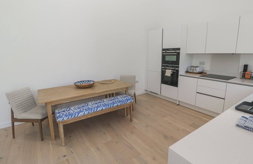 Mylor House | KERREK LODGE, family friendly, with a garden in Mylor Bridge