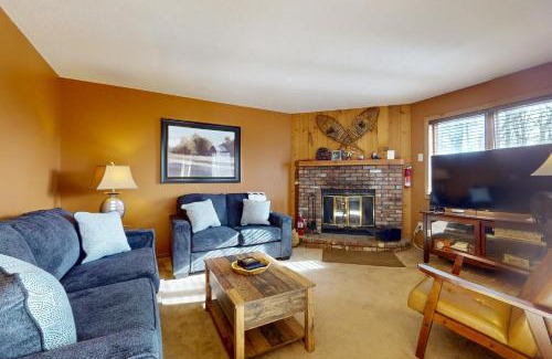 Ludlow Apartment | Kettle Brook I4