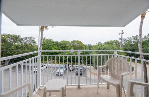 Key Largo House | Key Largo 3bed 3bath ocean side,heated pools, bbq areas free Golf cart, bikes,canoes