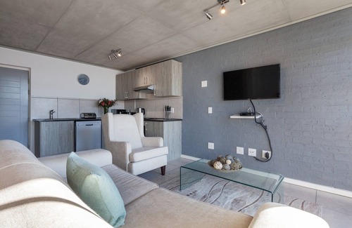 Milnerton Apartment | Key West 417 by CTHA