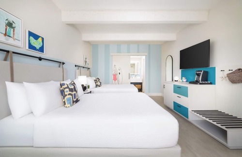New Town Hotel | Key West Poolside Paradise w/Cabanas, Lawn Games & Tiki Bar