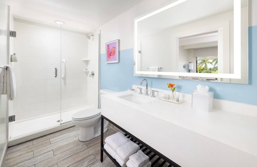 New Town Hotel | Key West Poolside Paradise w/Cabanas, Lawn Games & Tiki Bar