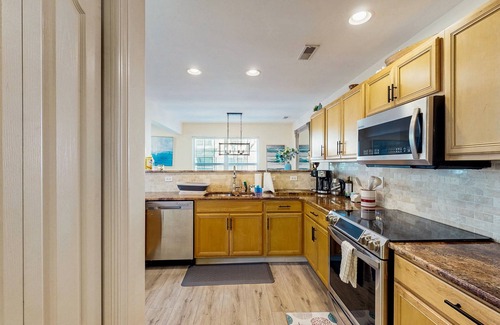 Keys Of Marsh Harbor House | Keys of Marsh Harbor home with pool, tennis, & screened porch - near beach