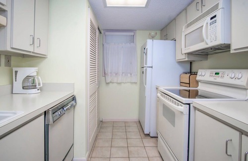 Key Colony Beach Condo | Keys Please in Key Colony Beach